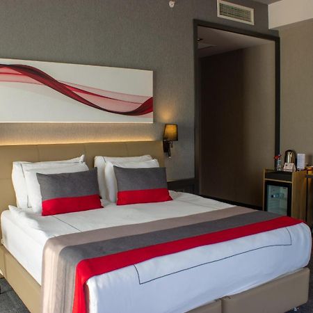 Ramada By Wyndham Tire Hotel Екстериор снимка