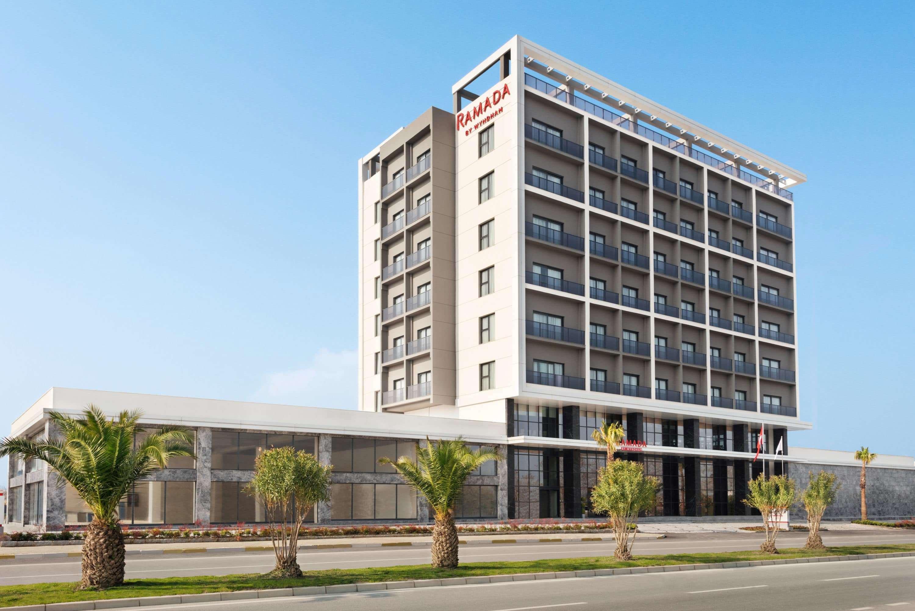 Ramada By Wyndham Tire Hotel Екстериор снимка