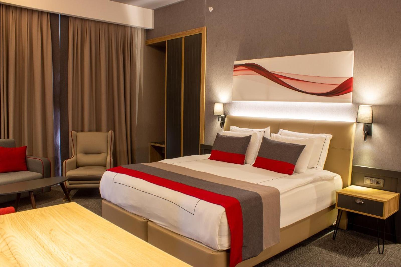 Ramada By Wyndham Tire Hotel Екстериор снимка