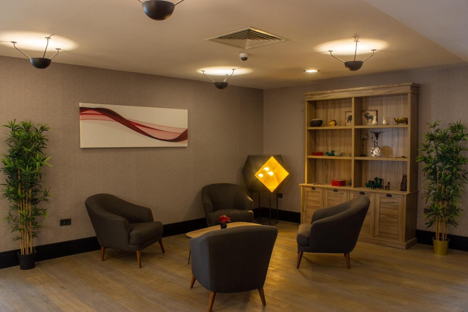 Ramada By Wyndham Tire Hotel Екстериор снимка
