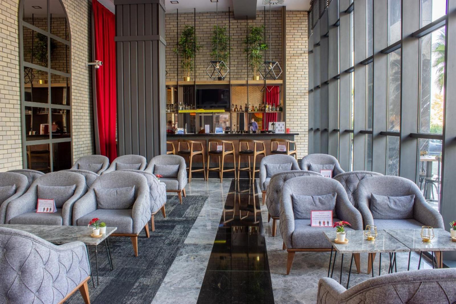 Ramada By Wyndham Tire Hotel Екстериор снимка
