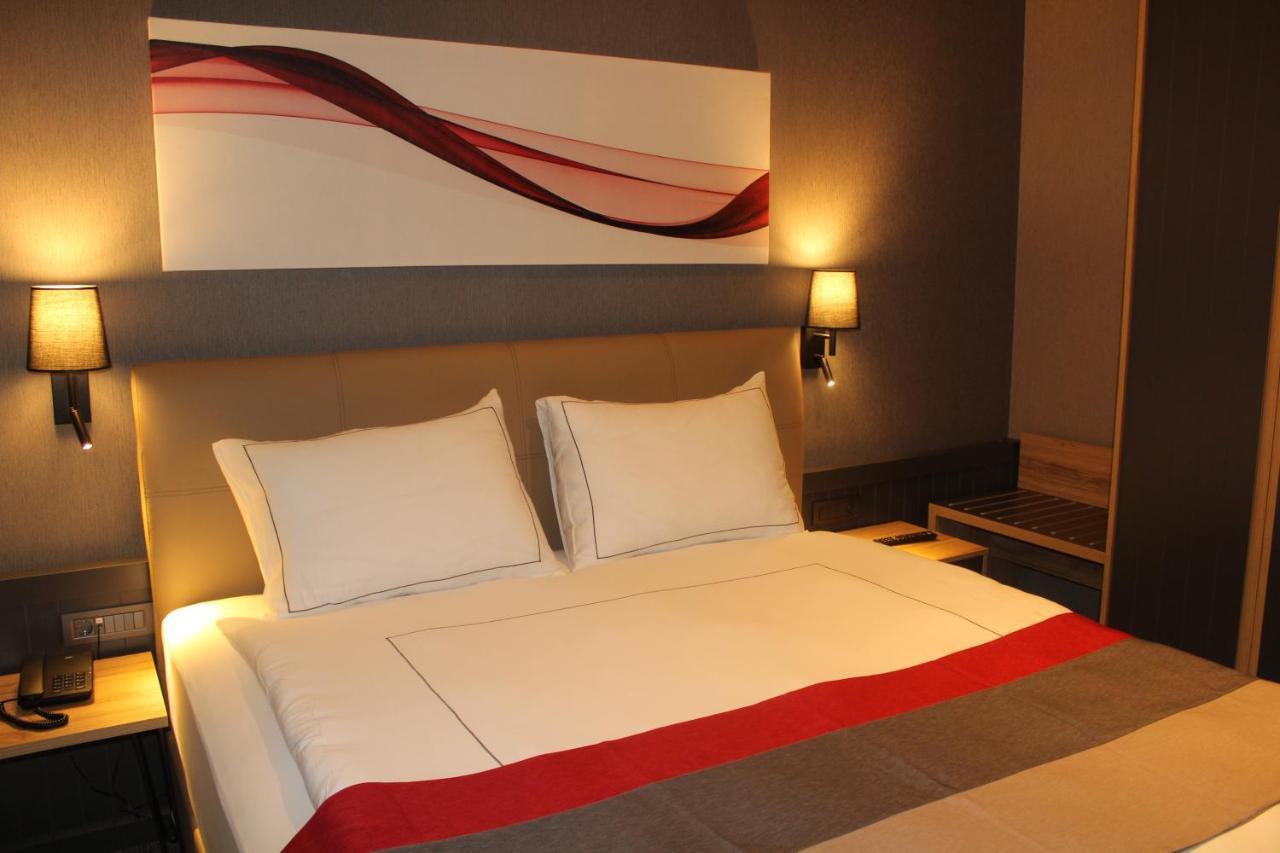 Ramada By Wyndham Tire Hotel Екстериор снимка