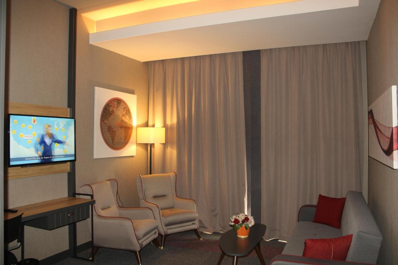 Ramada By Wyndham Tire Hotel Екстериор снимка