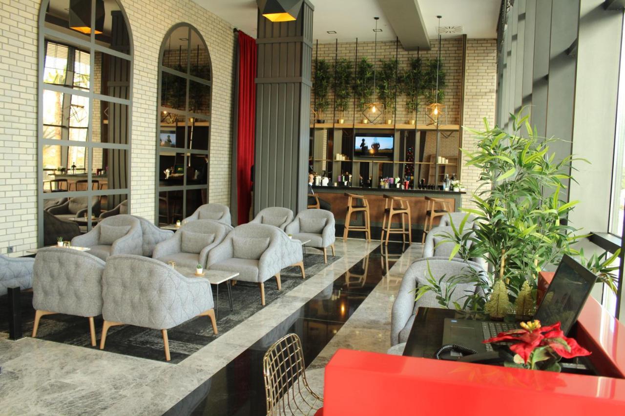 Ramada By Wyndham Tire Hotel Екстериор снимка